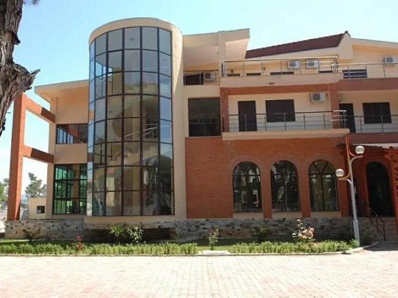 Kla And Xhu Resort Qerret Hotel